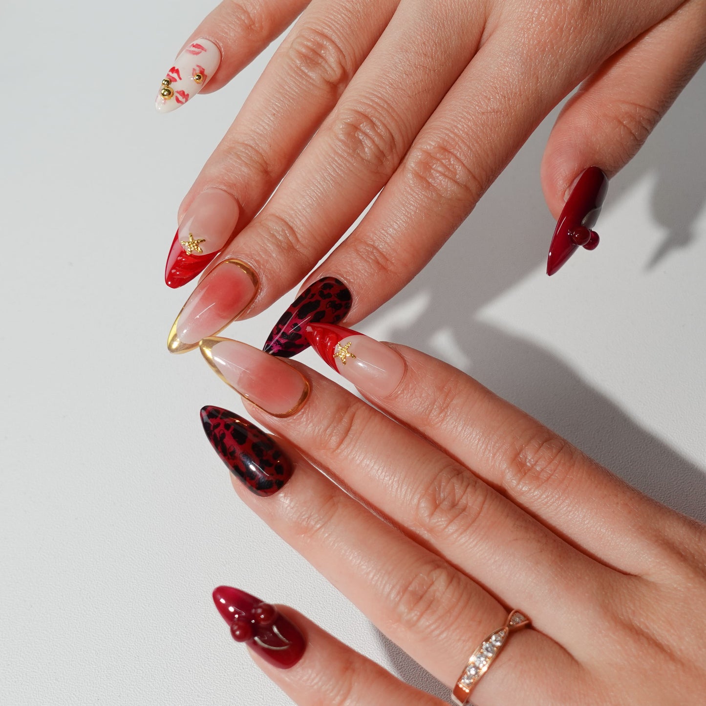 Kiss me wild medium almond 3D press on nails by Kakakoo detail photo 4