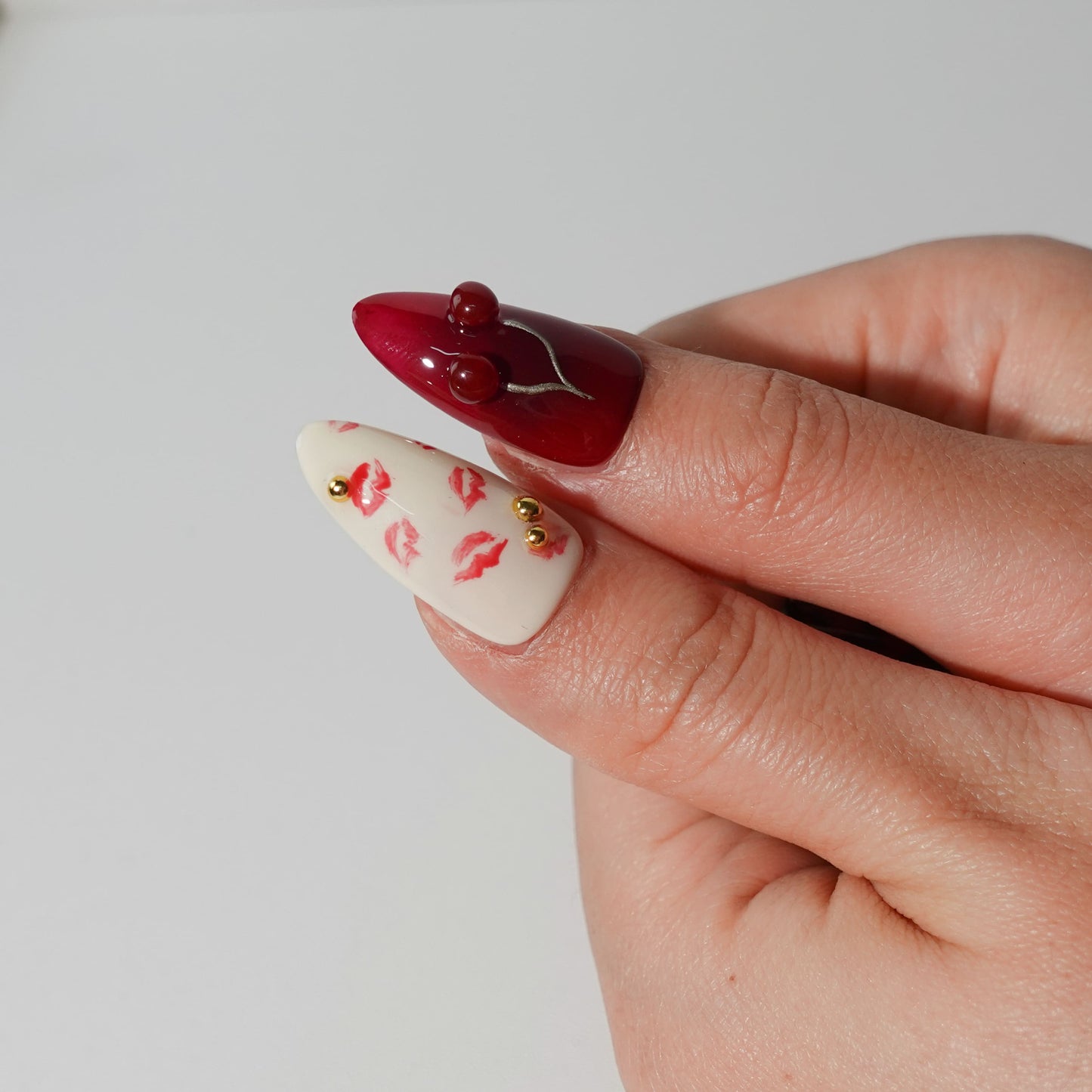 Kiss me wild medium almond 3D press on nails by Kakakoo detail photo 3