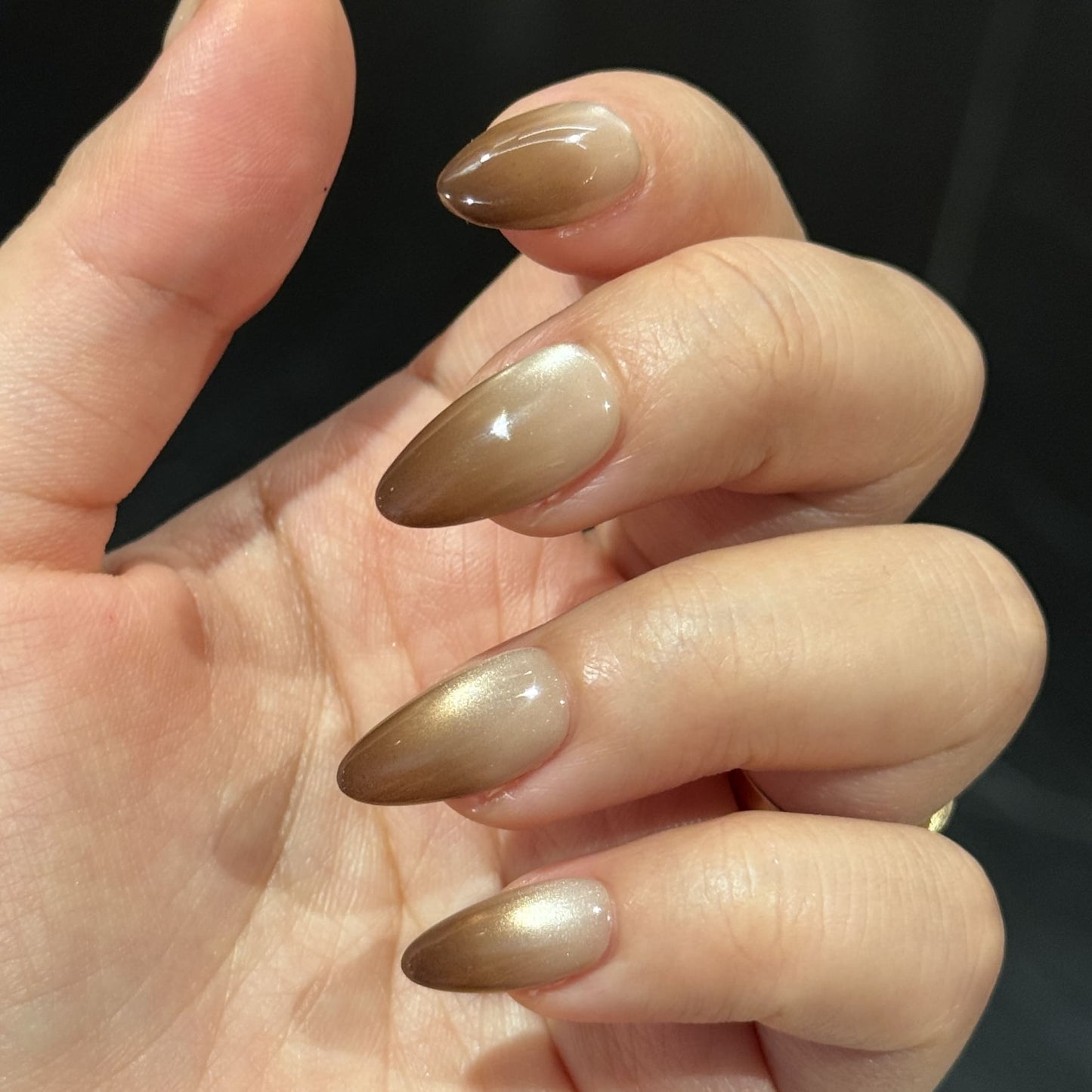 Mystic Siam short almond glazed press on nails by Kakakoo detail photo 3