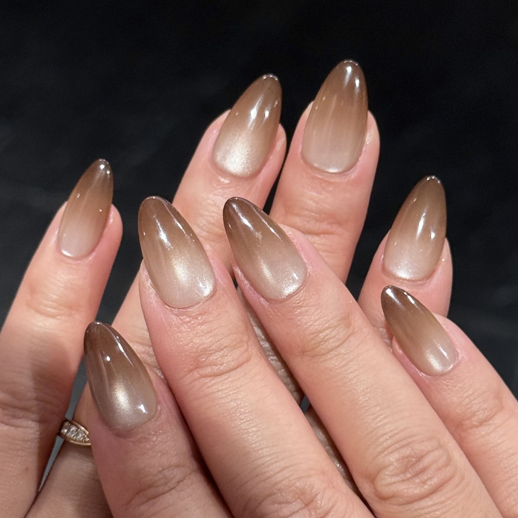 Mystic Siam short almond glazed press on nails by Kakakoo detail photo 2