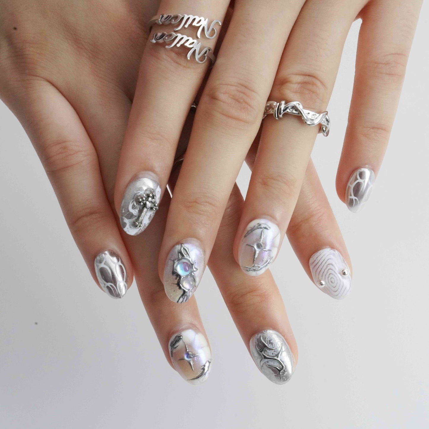 Lunar Relic round chrome press on nails by Kakakoo detail photo 2