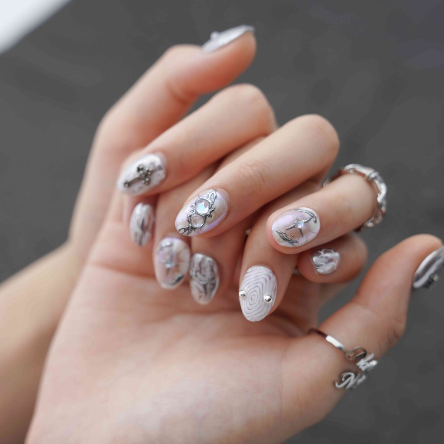 Lunar Relic round chrome press on nails by Kakakoo detail photo 3