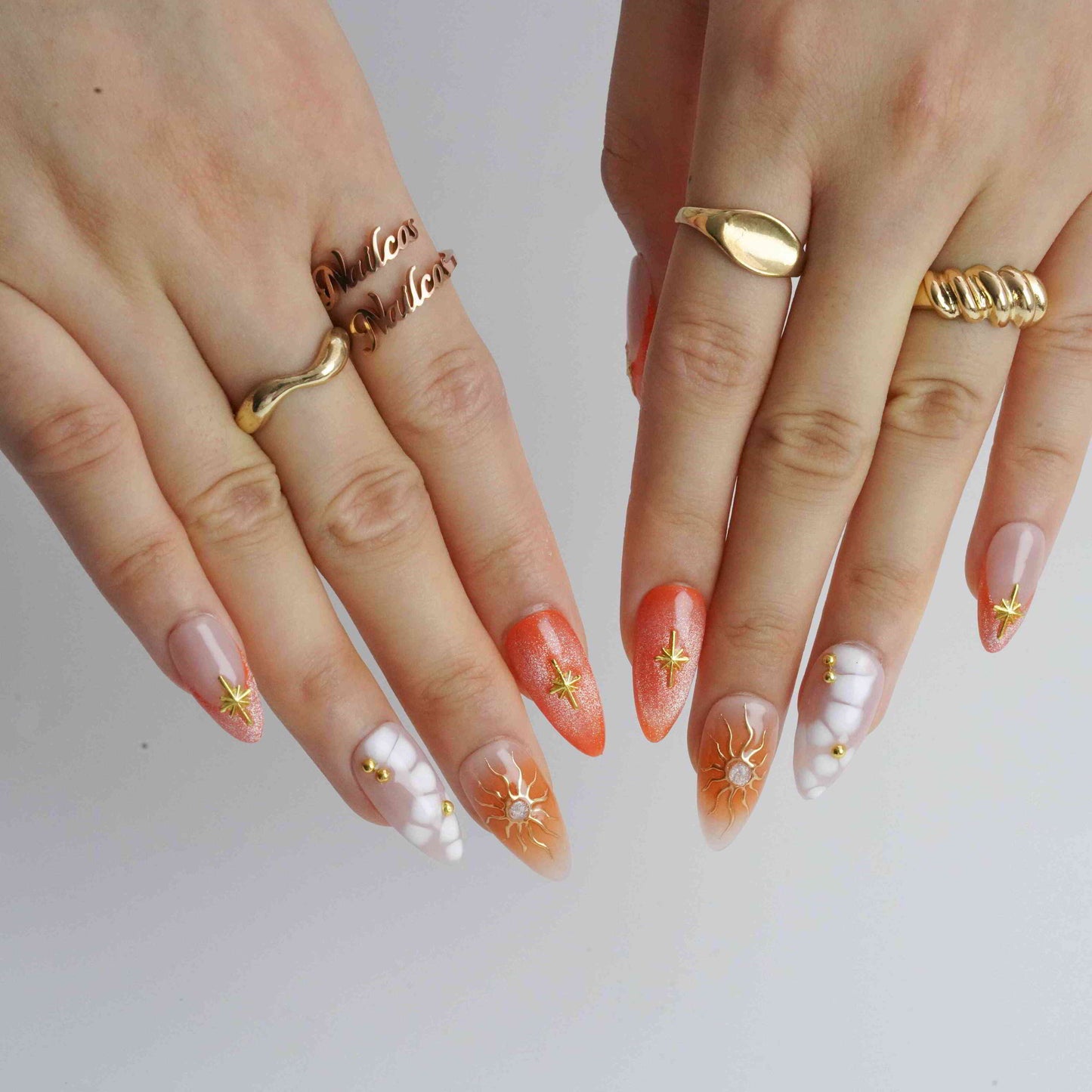 Solar Flame medium almond cat eye red press on nails by Kakakoo detail photo 3
