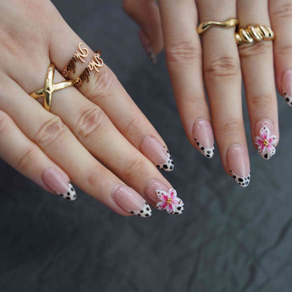 Safari Bloom short almond floral red press on nails by Kakakoo detail photo 3
