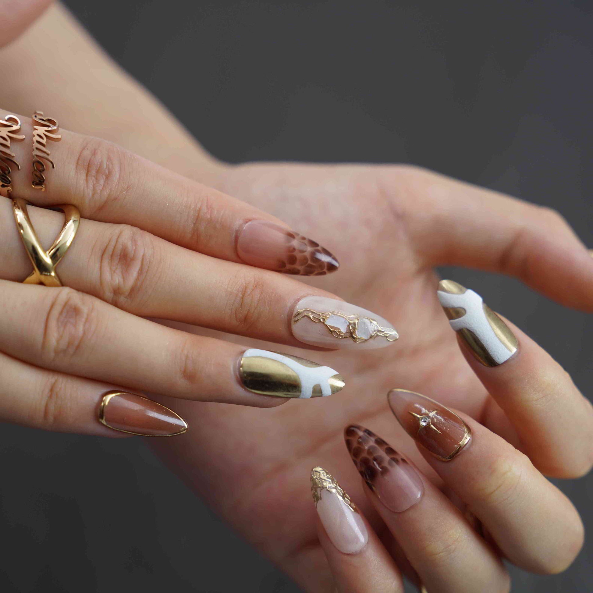Aria medium almond hand-painted press on nails by Kakakoo detail photo 4