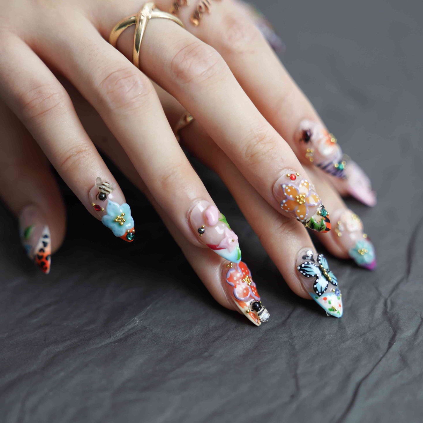 Flora Fauna medium almond floral red press on nails by Kakakoo detail photo 4