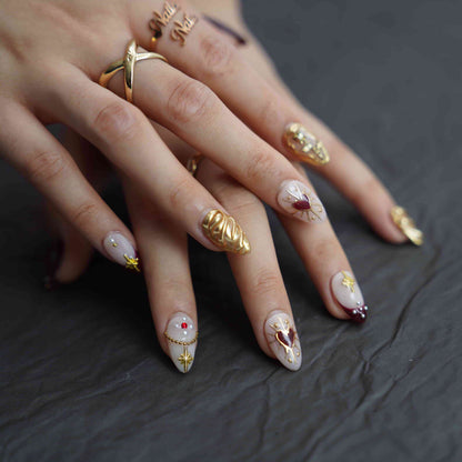 Golden Era short almond hand-painted gold press on nails by Kakakoo detail photo 2