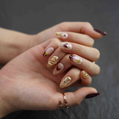 Golden Era short almond hand-painted gold press on nails by Kakakoo detail photo 5