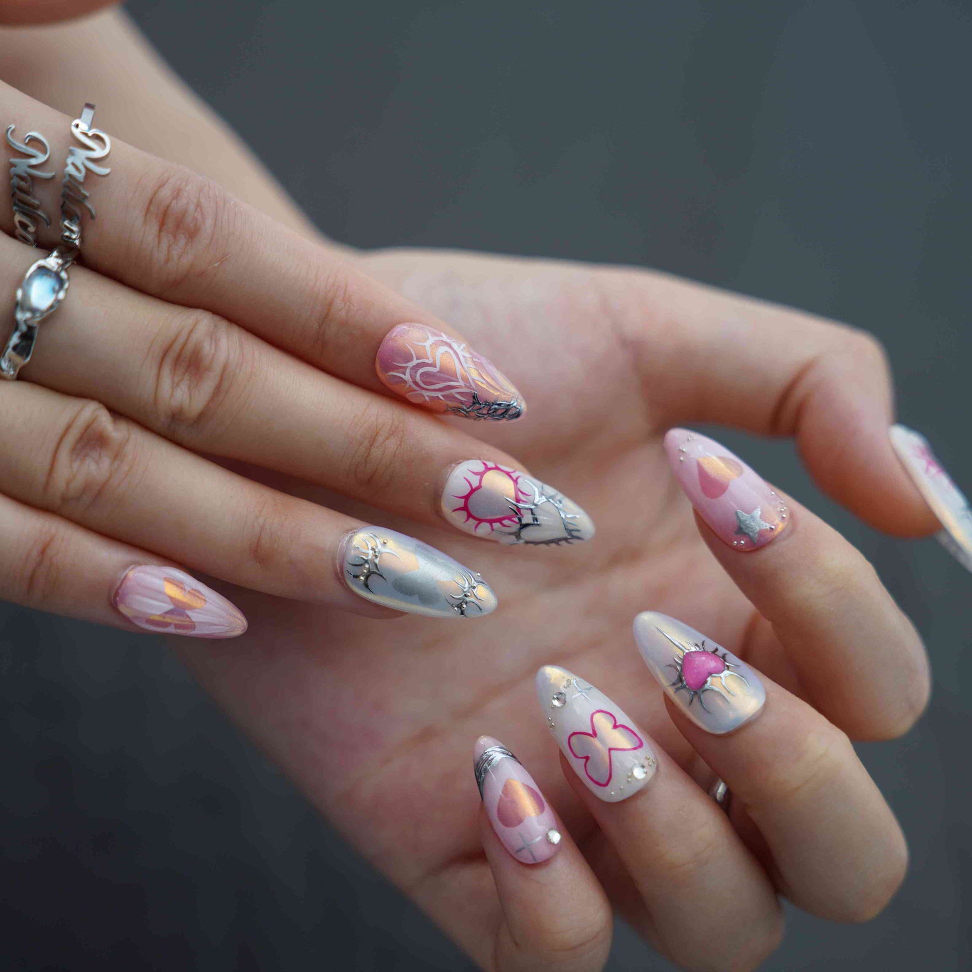Silver Savage medium almond chrome silver press on nails by Kakakoo detail photo 3