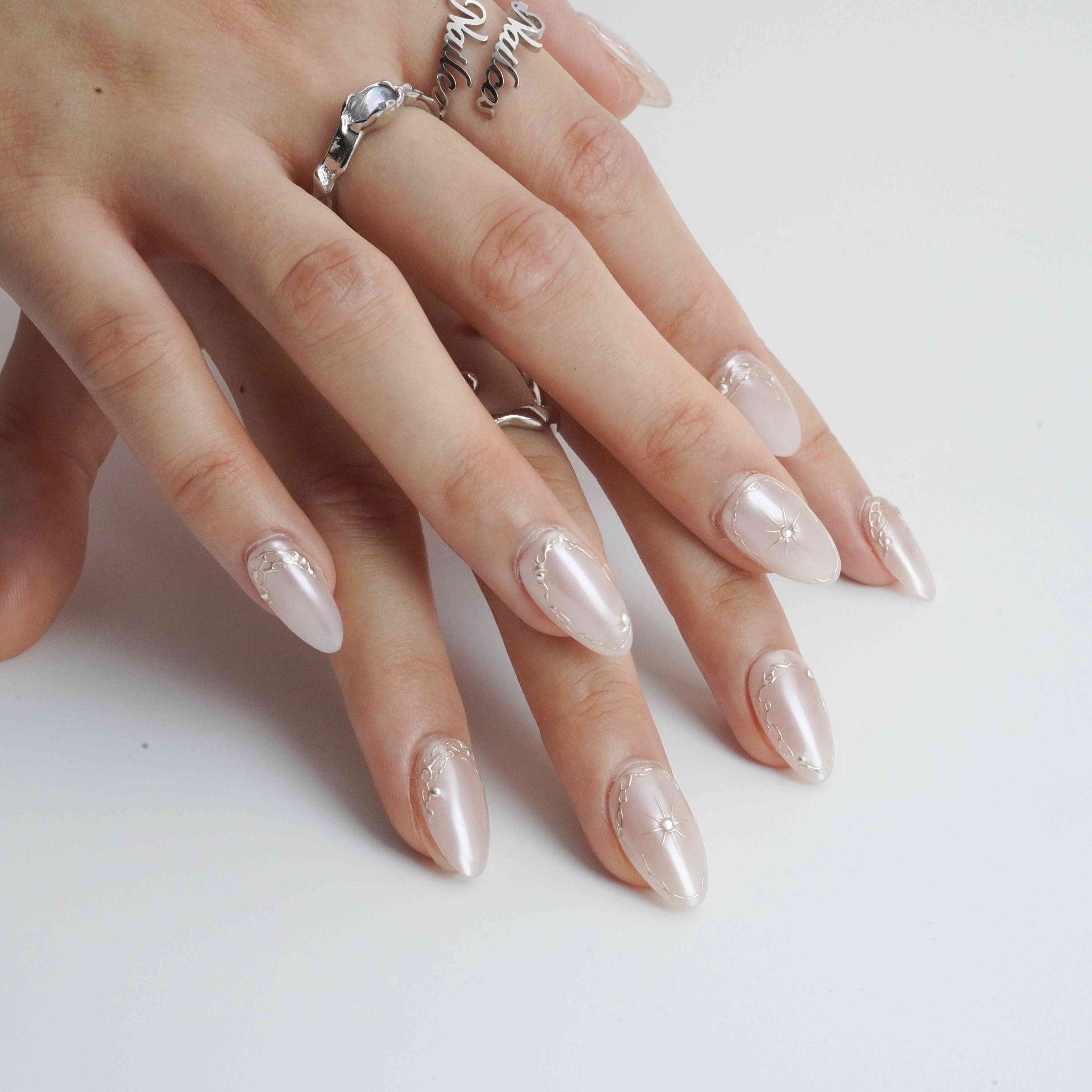 Celestia short almond chrome press on nails by Kakakoo detail photo 4