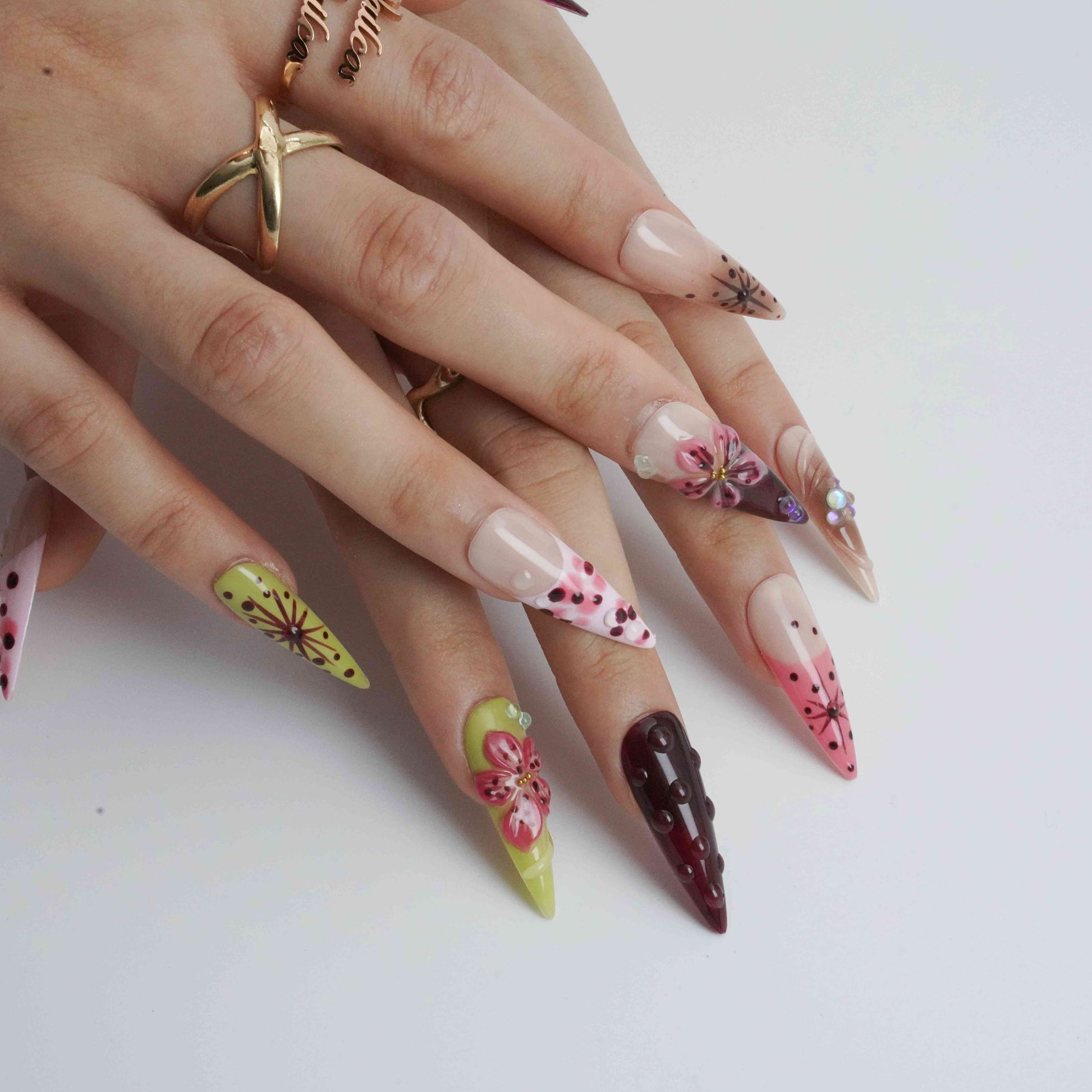 Blush Garden stiletto floral press on nails by Kakakoo detail photo 3