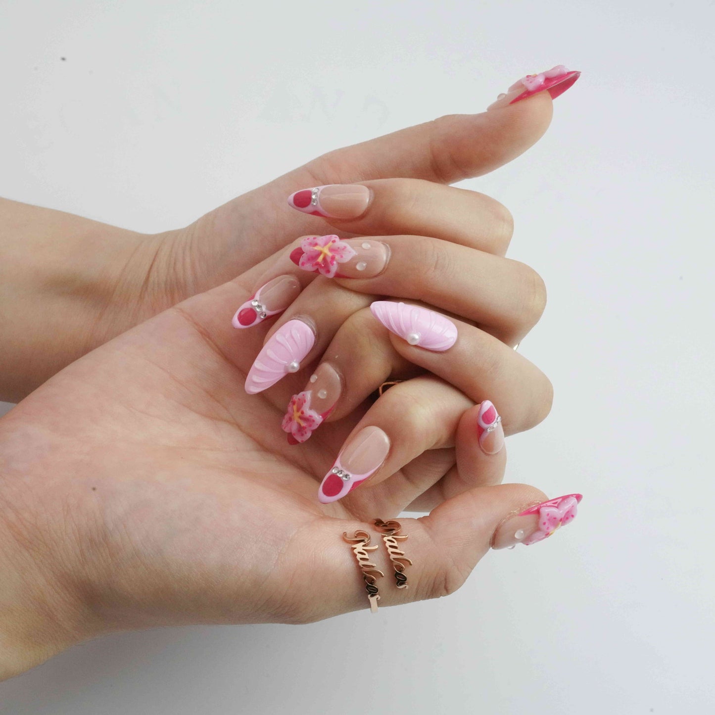 Lily Glow medium almond floral press on nails by Kakakoo detail photo 2
