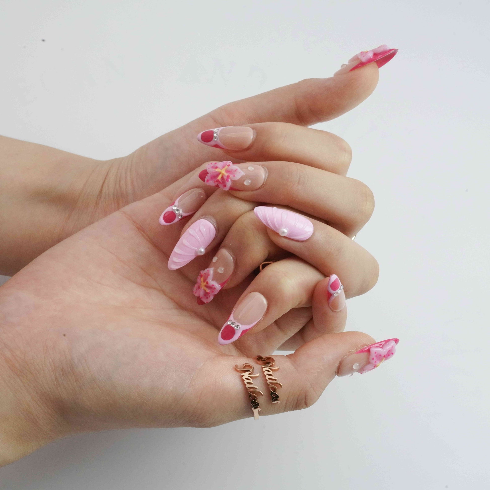 Lily Glow medium almond floral press on nails by Kakakoo detail photo 2