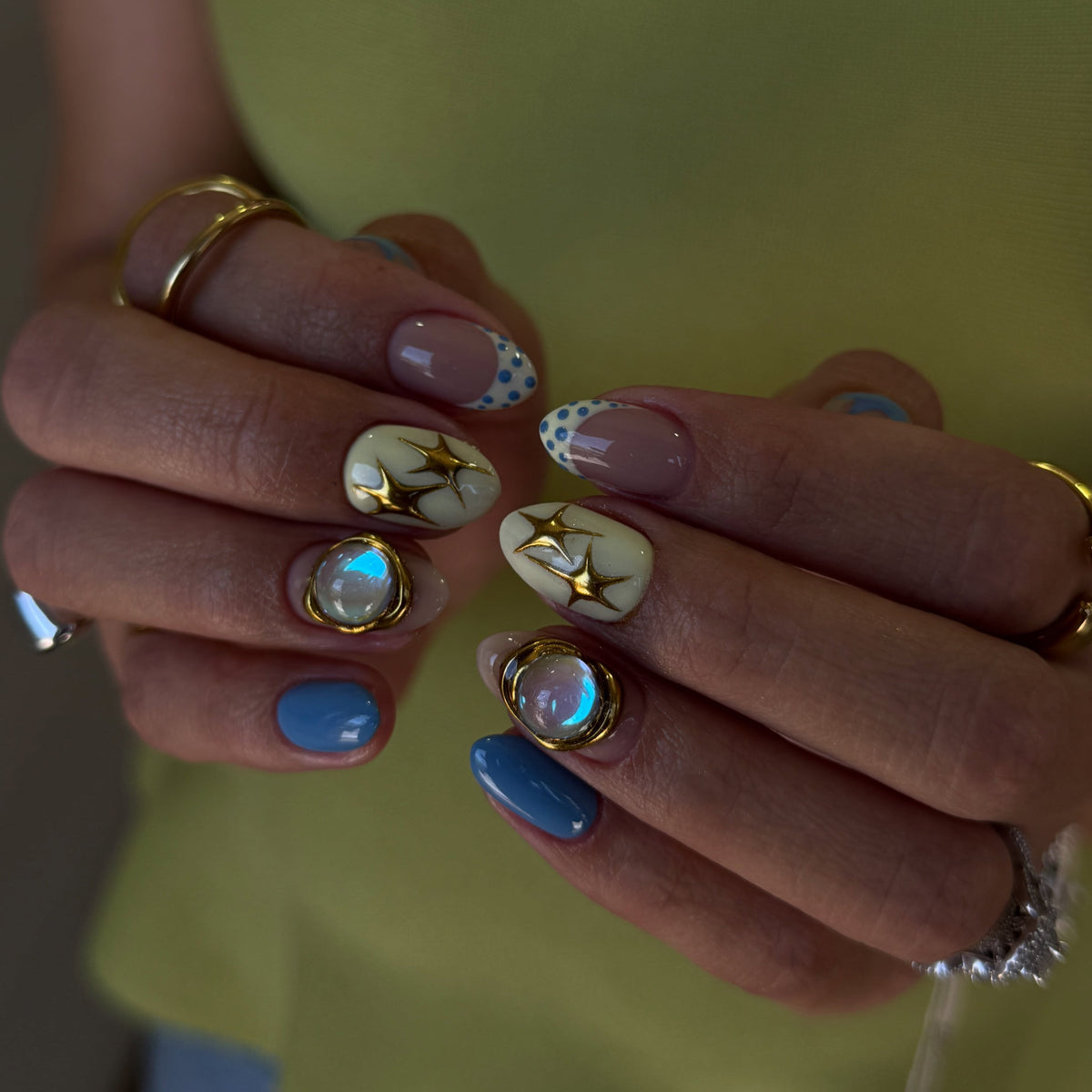 Blue Magnolia Pearl Press-On Nails – view 2