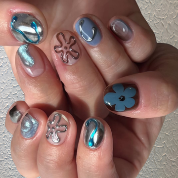 Chrome Garden Blue Floral Press-On Nails – view 4
