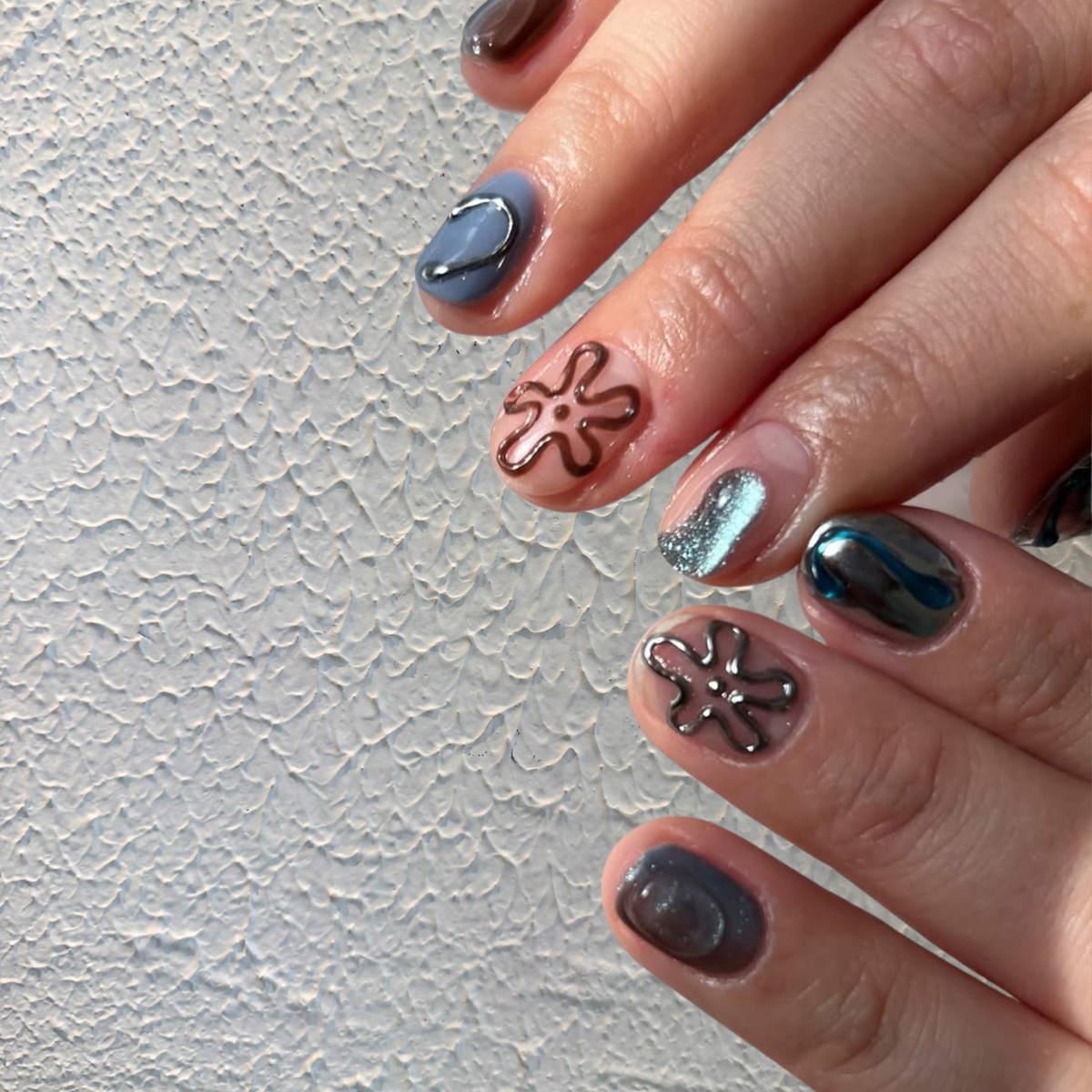 Chrome Garden Blue Floral Press-On Nails – view 5