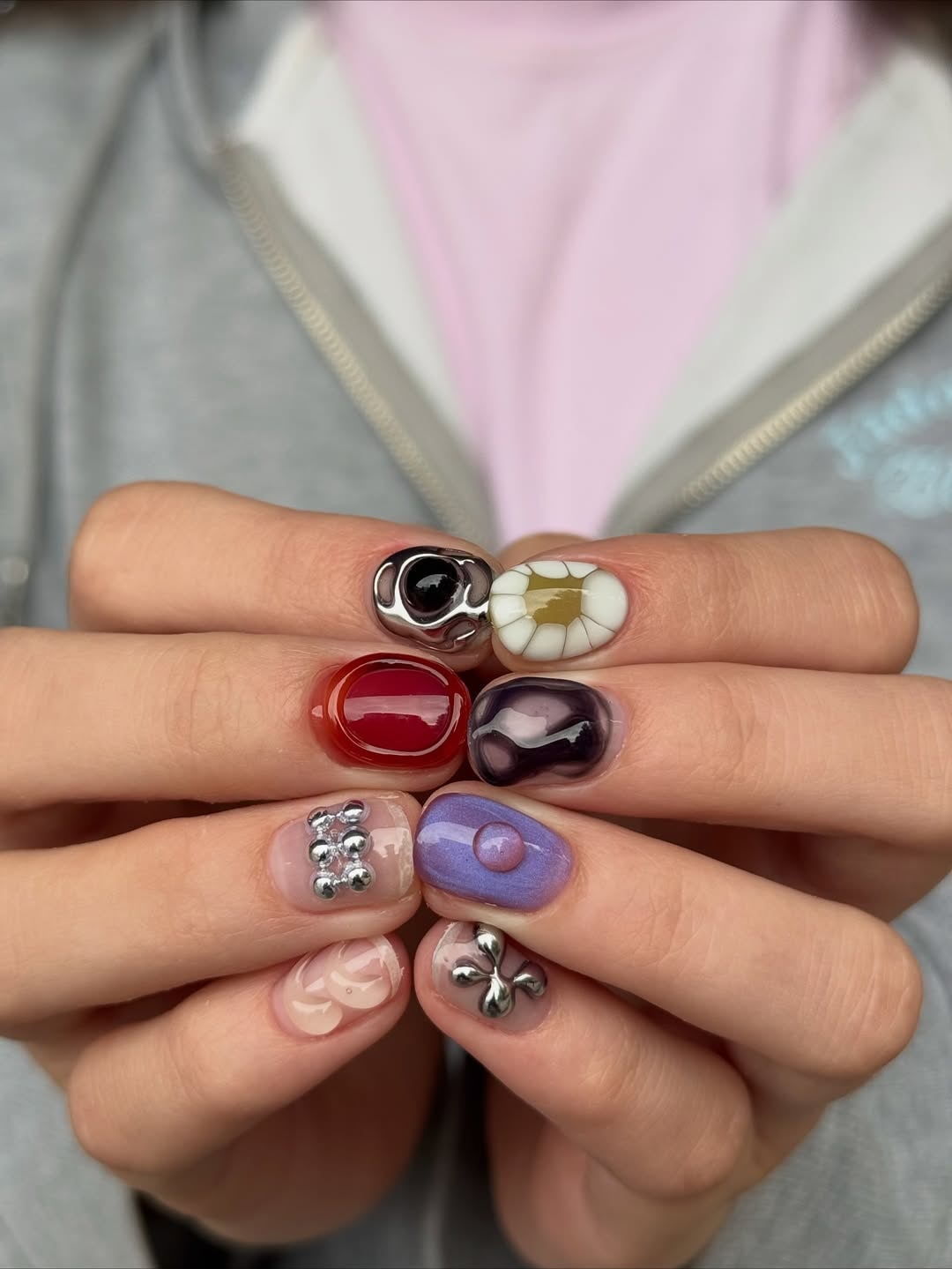 Daisy Matrix Retro Floral Press-On Nails – view 3