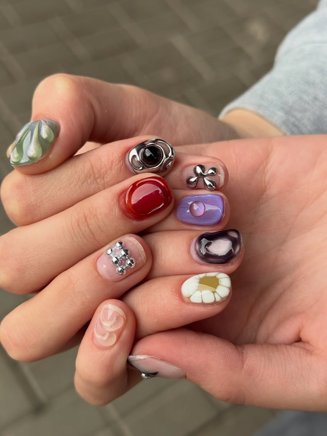 Daisy Matrix Retro Floral Press-On Nails – view 4