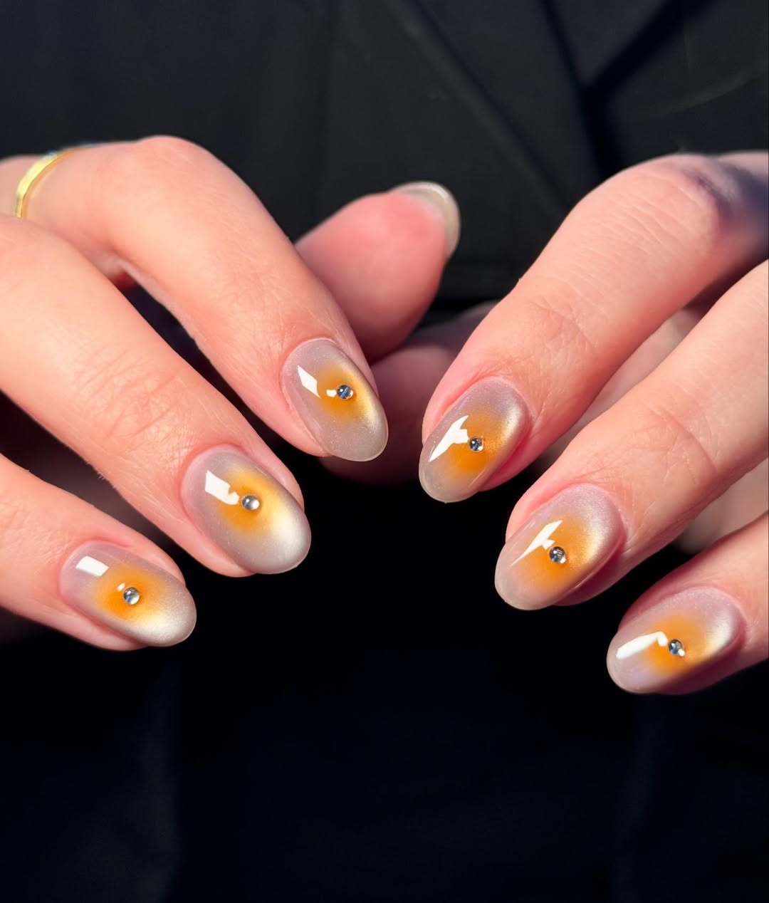 Golden Aura Yellow Ombre Press-On Nails – view 2