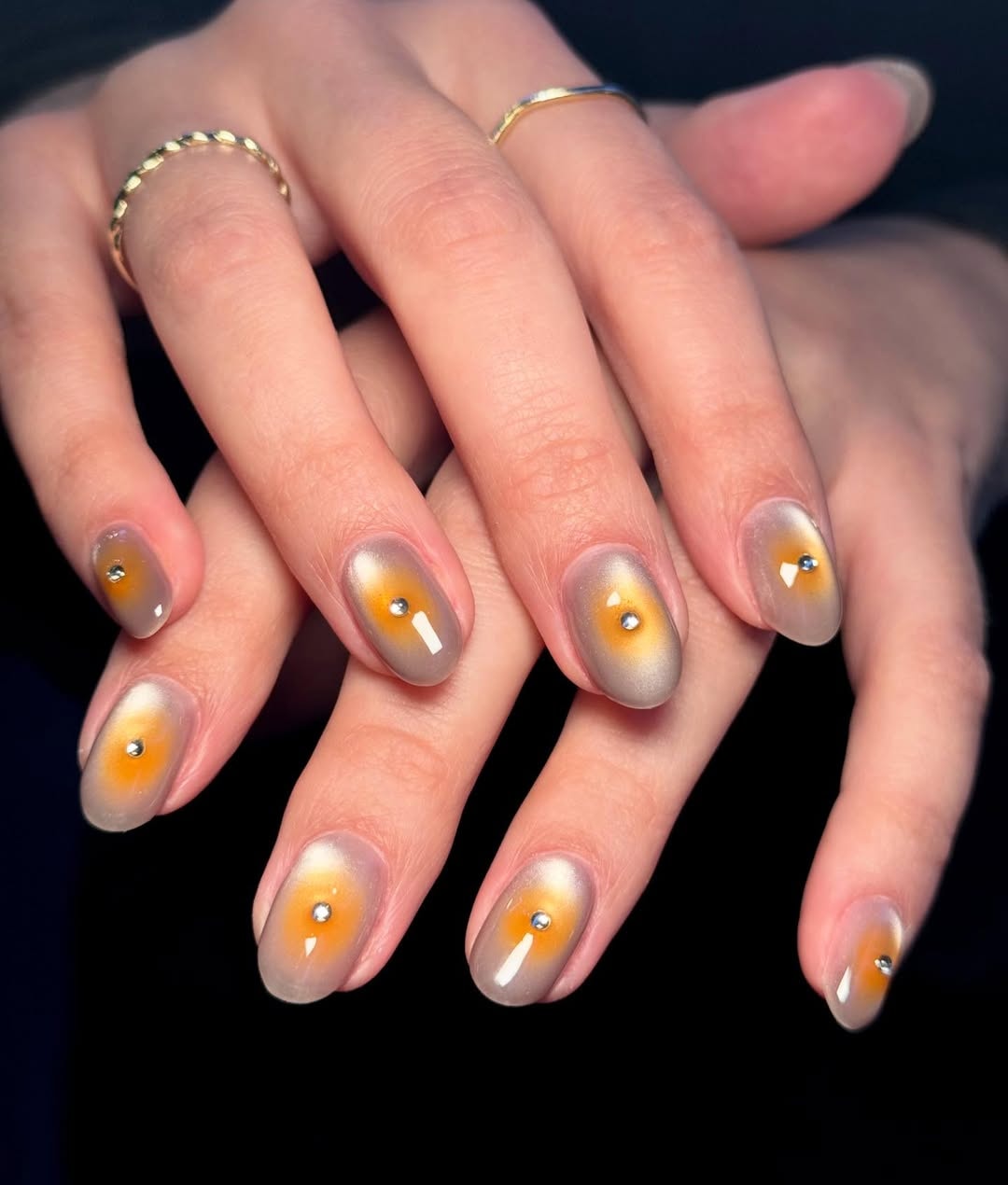 Golden Aura Yellow Ombre Press-On Nails – view 3