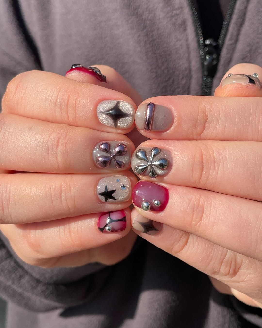 Magenta Alloy Sculpted Star Press-On Nails – view 2