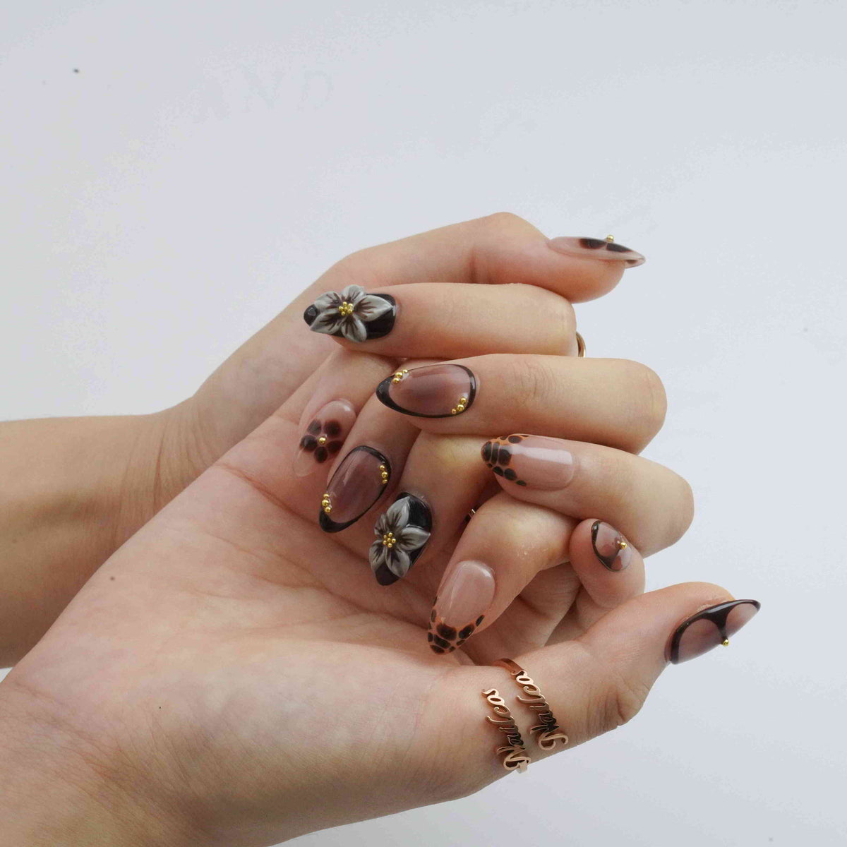 Noir Flora Brown Floral Press-On Nails – view 2