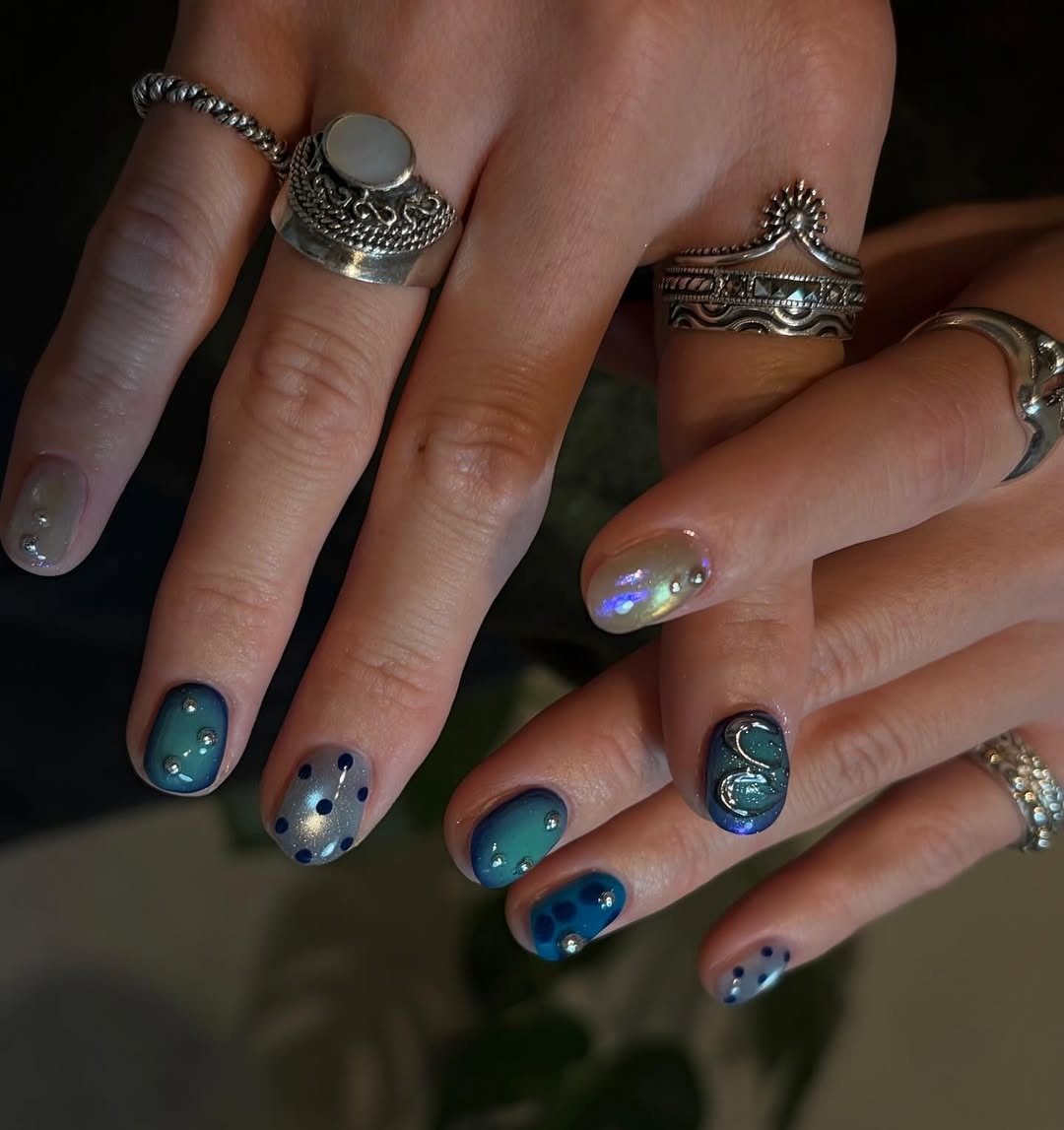 Ocean Aura Blue Dot Press-On Nails – view 3