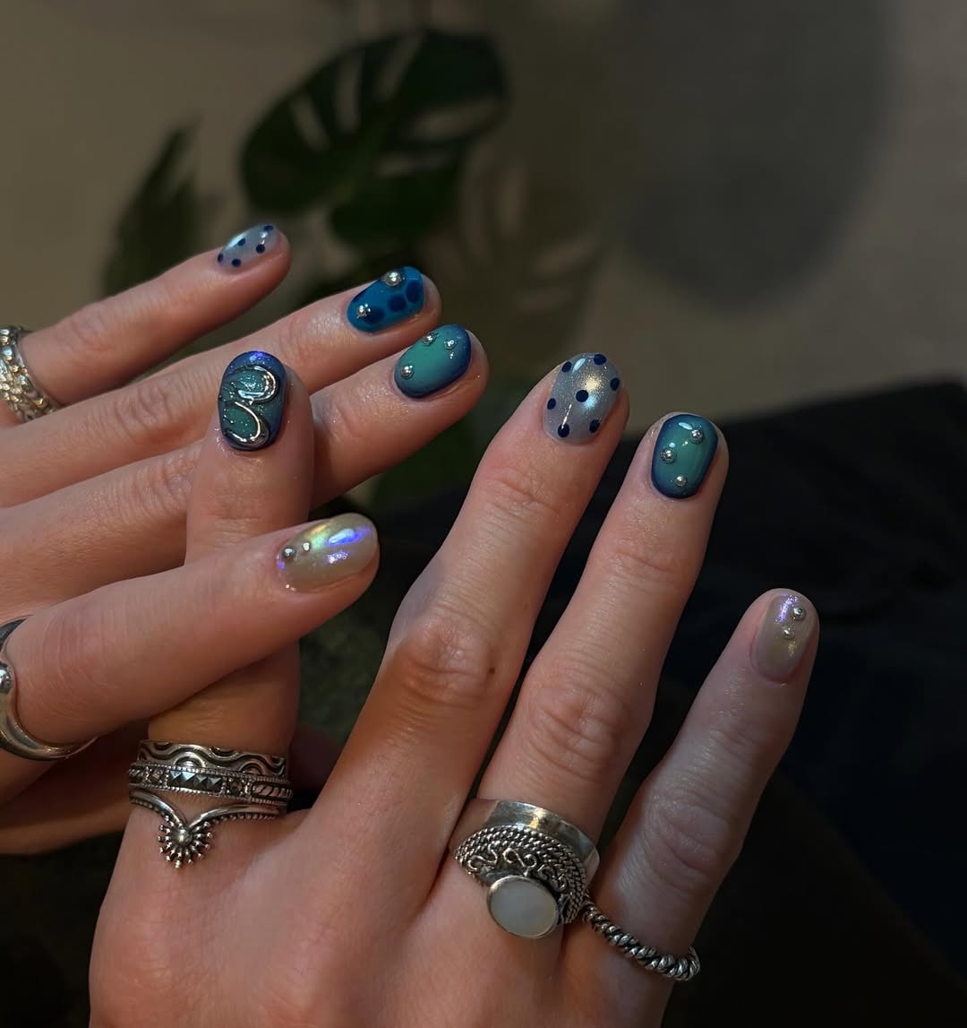 Ocean Aura Blue Dot Press-On Nails – view 4