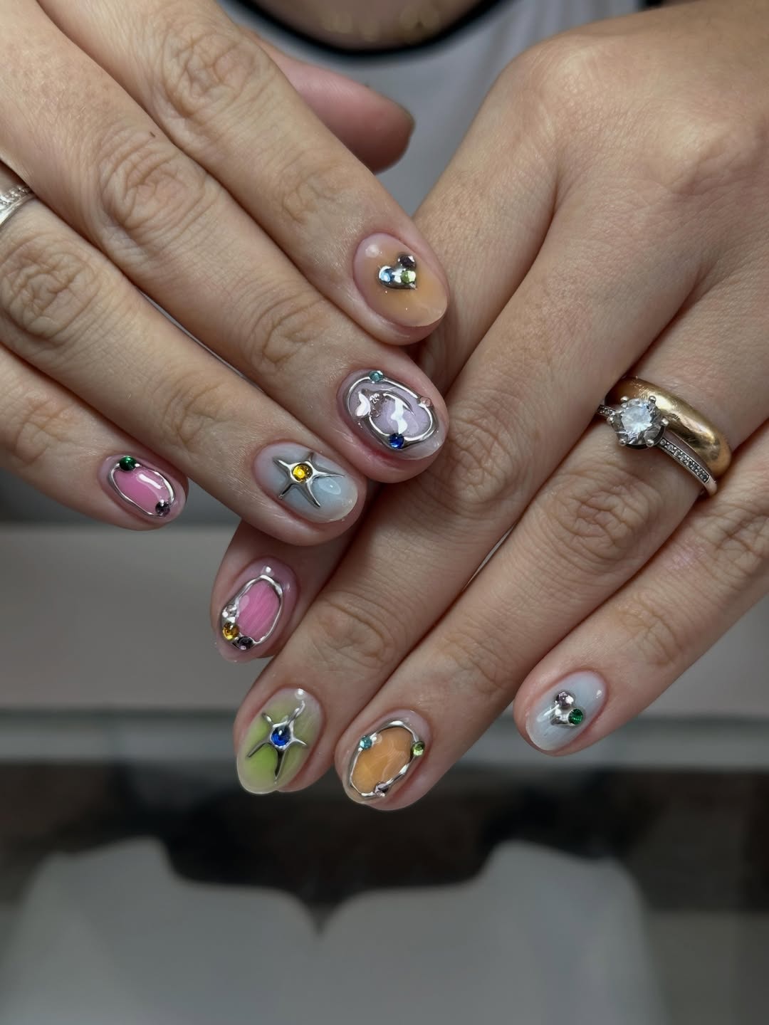 Pastel Porthole Star Press-On Nails – view 3