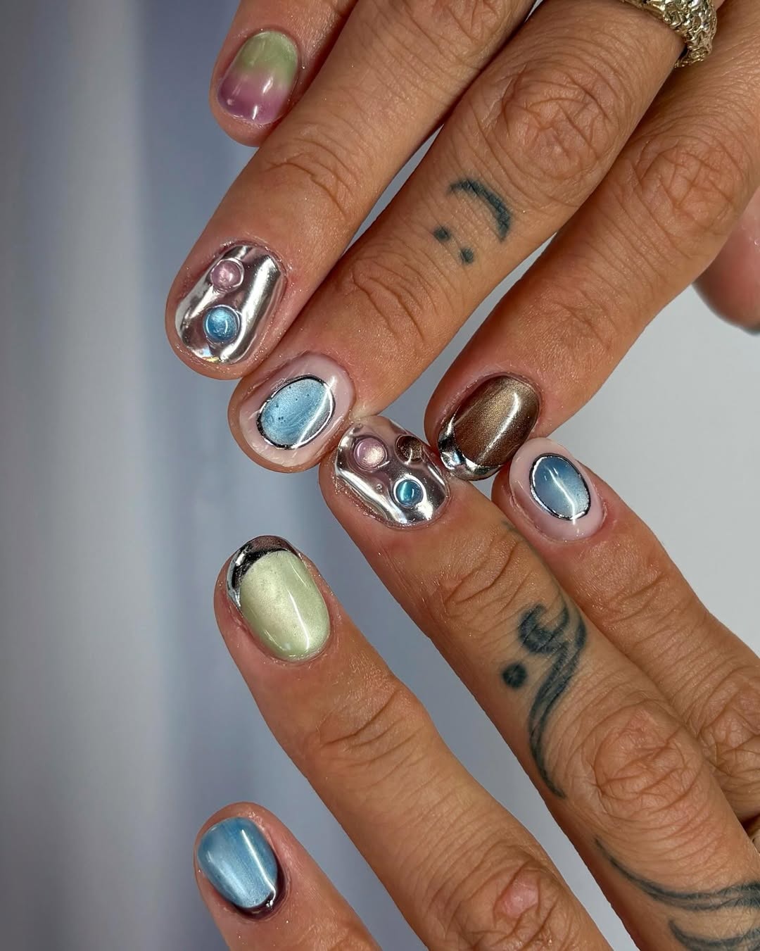 Pastel Relic Chrome Jewel Press-On Nails – view 2