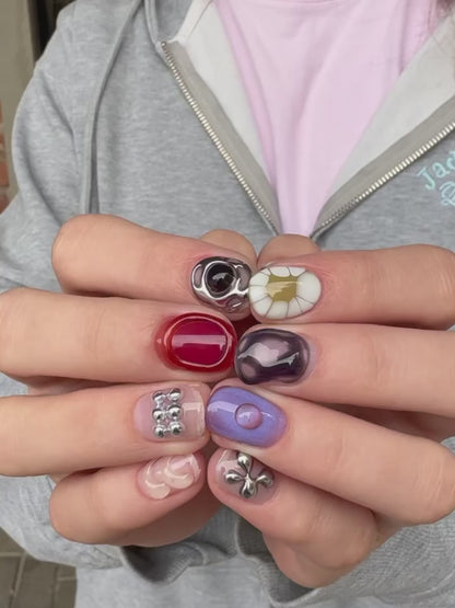 Daisy Matrix Retro Floral Press-On Nails product video