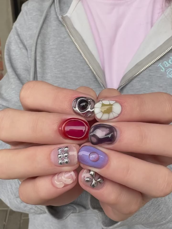 Daisy Matrix Retro Floral Press-On Nails product video