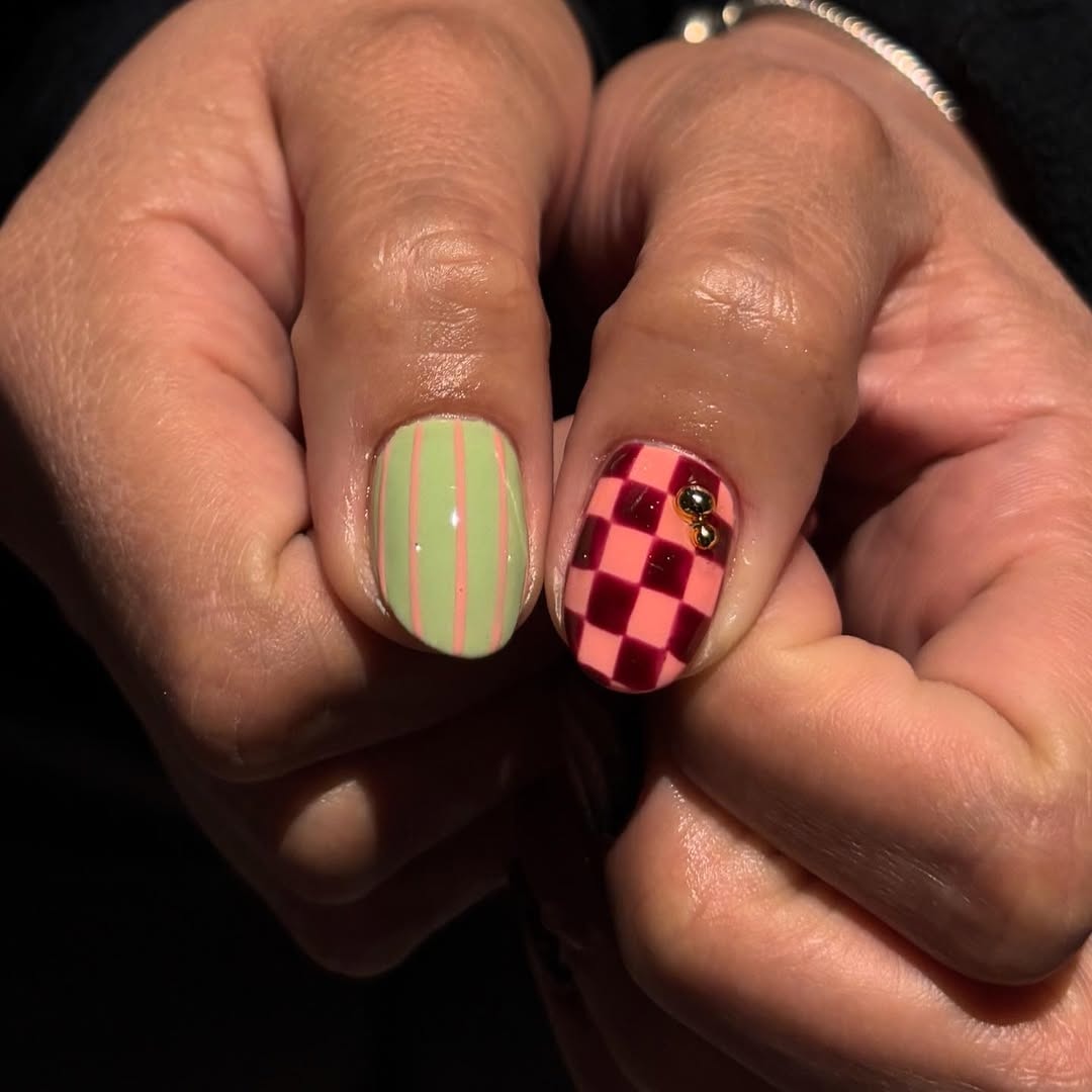 Retro Rally Red Checker Press-On Nails – view 2