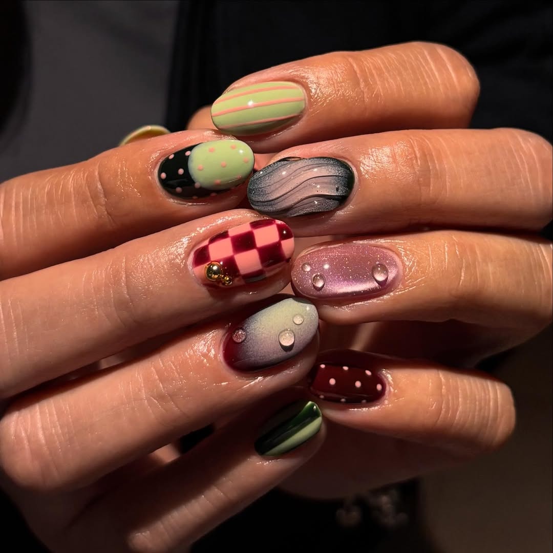 Retro Rally Red Checker Press-On Nails – view 3