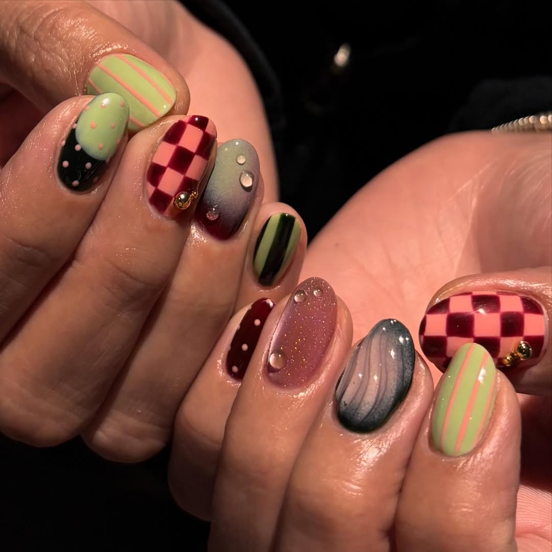 Retro Rally Red Checker Press-On Nails – view 4