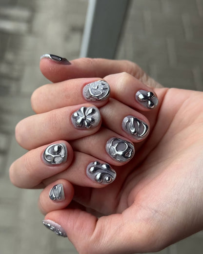 Silver Petal Sculpted Chrome Press-On Nails – view 3