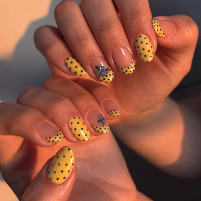 Sunny Dot Blue Floral Press-On Nails – view 4