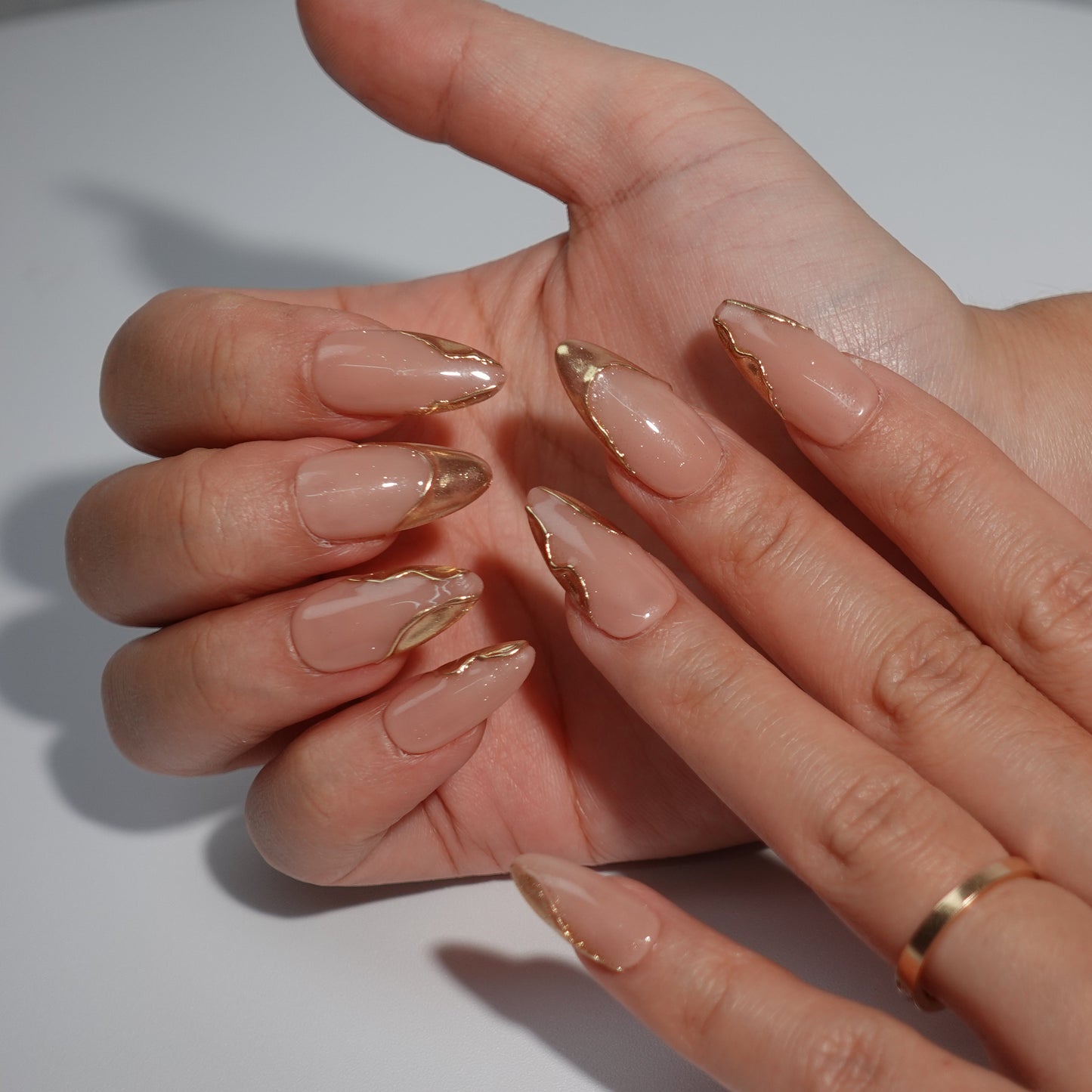 Gold Line medium almond chrome gold press on nails by Kakakoo detail photo 4