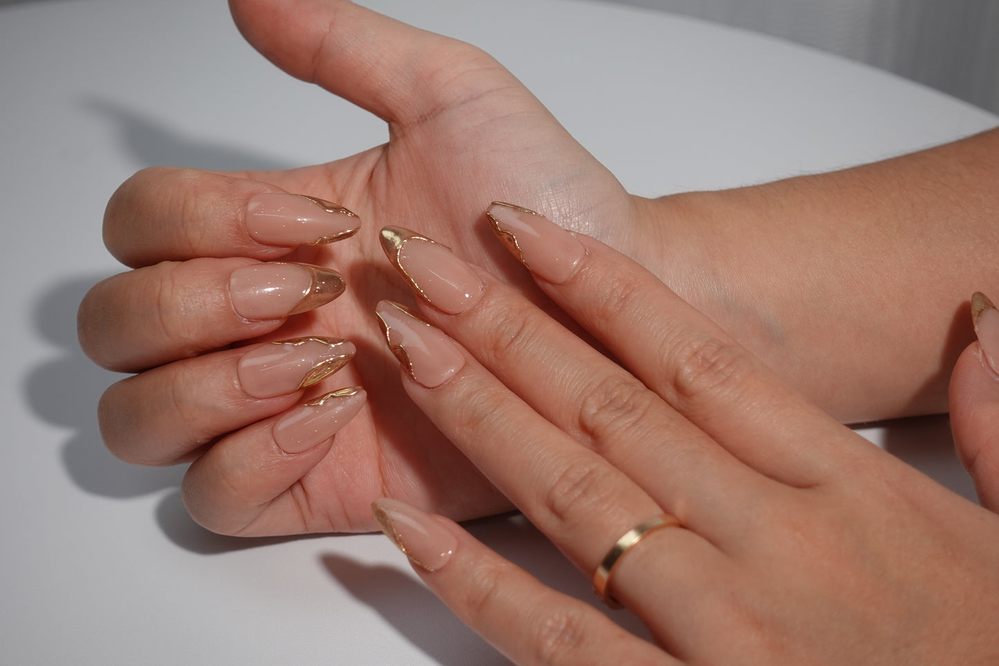 Gold Line medium almond chrome gold press on nails by Kakakoo detail photo 2