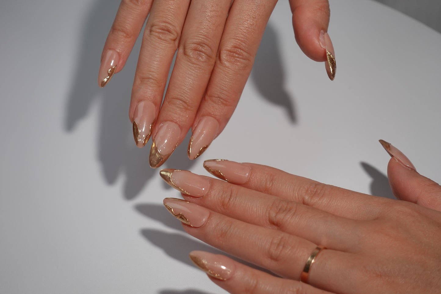 Gold Line medium almond chrome gold press on nails by Kakakoo detail photo 3