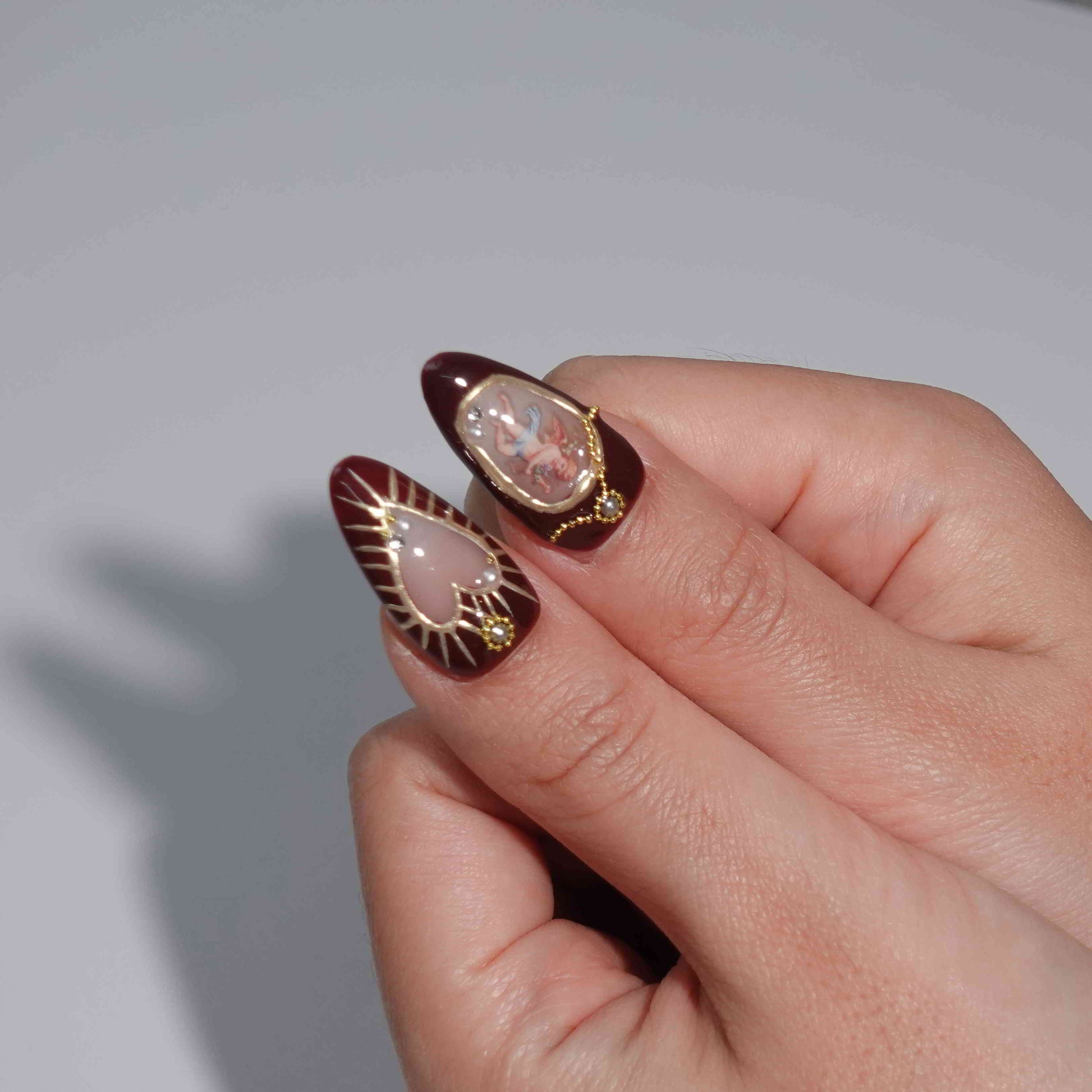Baroque Seraph medium almond chrome press on nails by Kakakoo detail photo 4